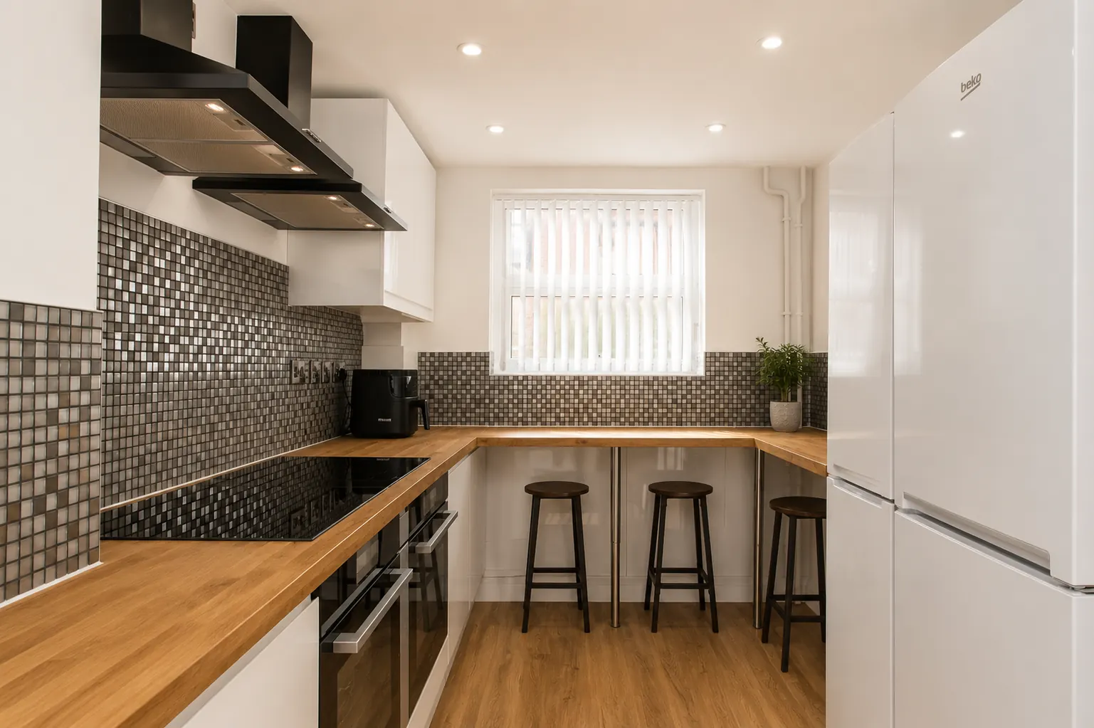 Finished modern kitchen at Kilbourn Street